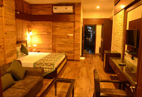 MPT jungle camp, panna room